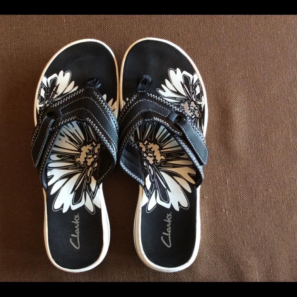 Clarks flip flop sandals